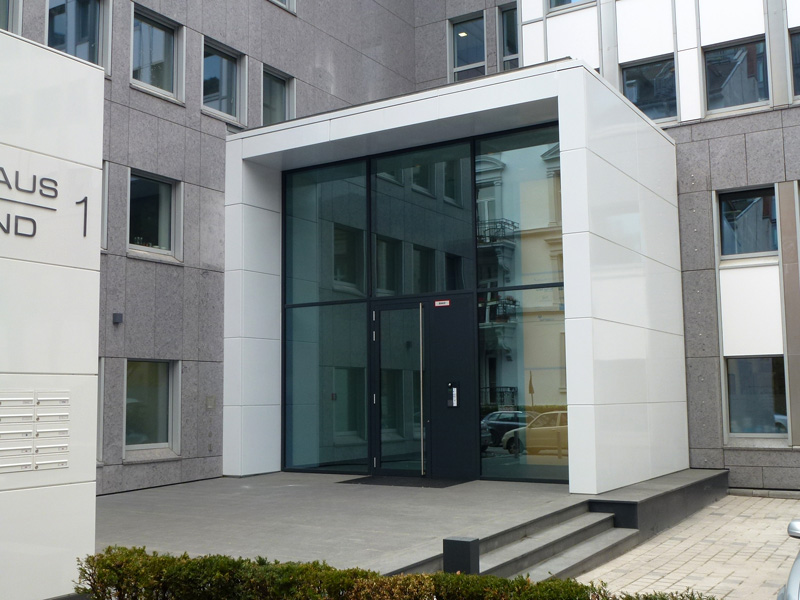 AIRE Barckhausstraße Verwaltungs GmbH, Fassadenmodernisierung incl. neuem Büroeingang